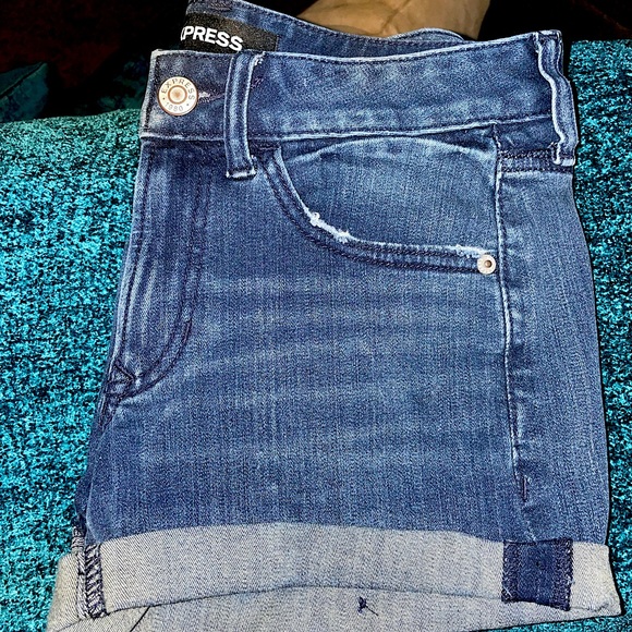 Express Mid Rise Shortie - Picture 4 of 4